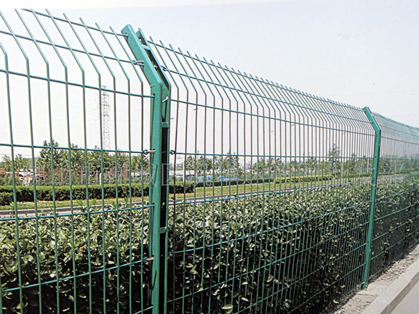Công trình hàng rào được làm bằng lưới thép hàn